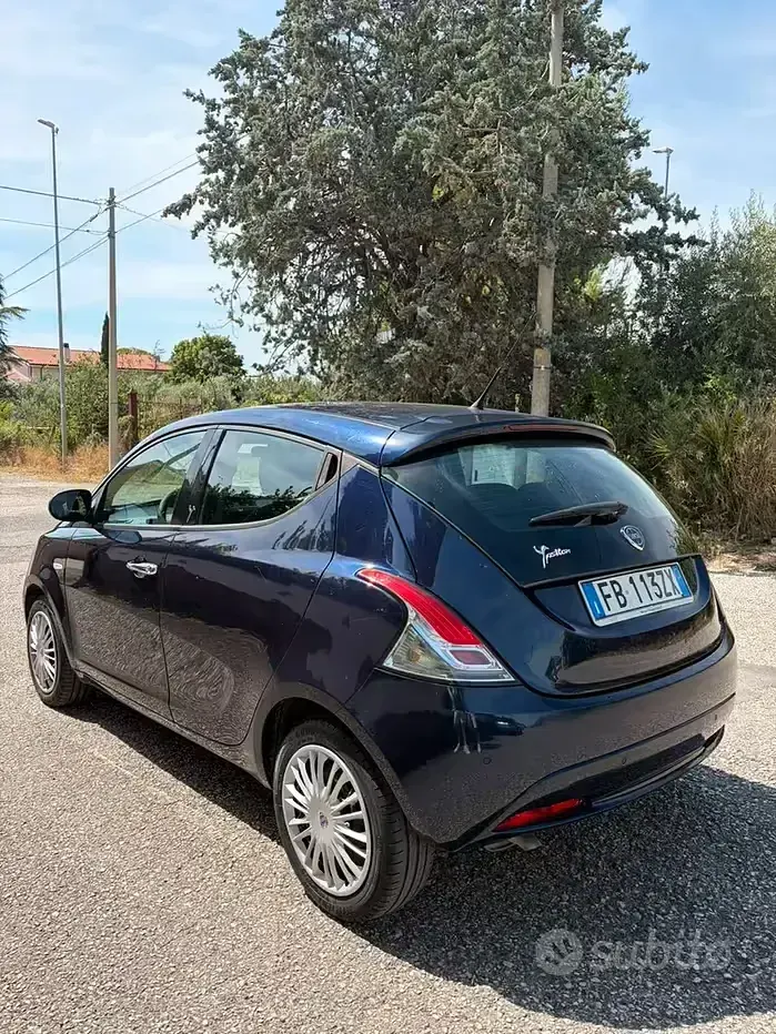 Usata Lancia Ypsilon Gold 95 CV (69 kW) 2015 Bluazzurro Utilitaria