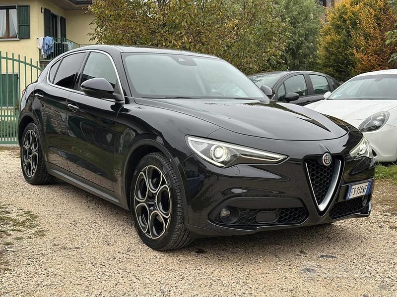Usata Alfa Romeo Stelvio Super 179 CV (131 kW) 2018 Nero SUV