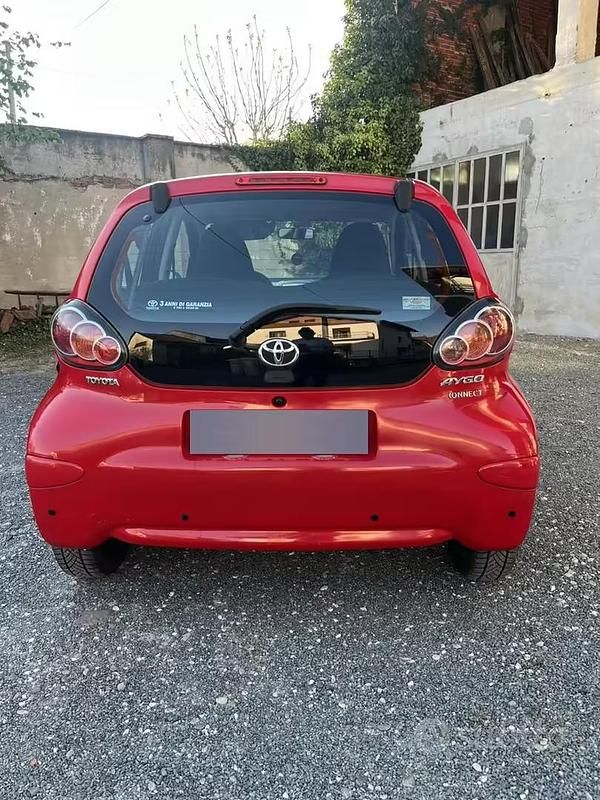 Usata Toyota Aygo 68 CV (50 kW) 2011 Rosso Utilitaria