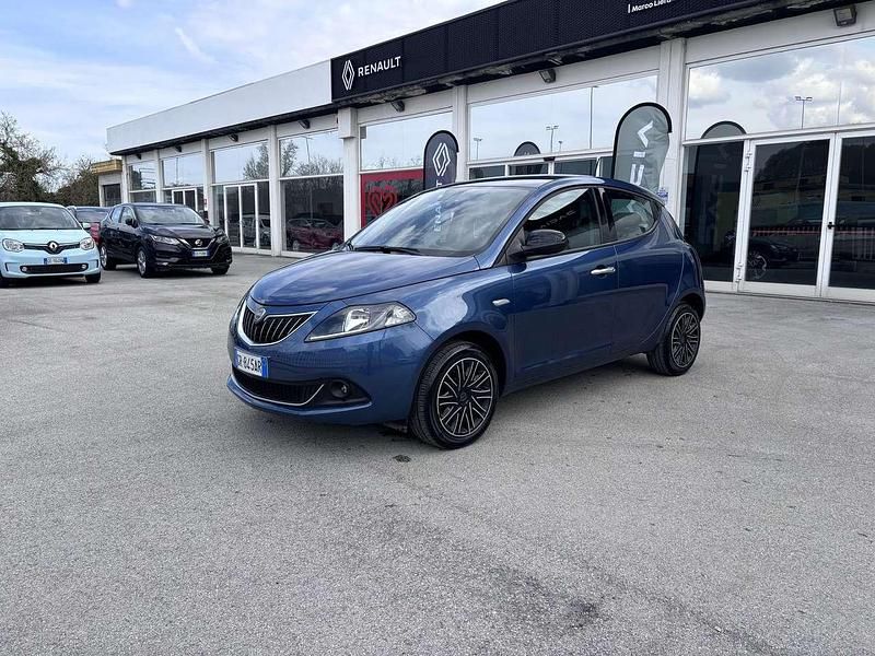 Usata Lancia Ypsilon 69 CV (50 kW) 2023 Blu/azzurro Utilitaria