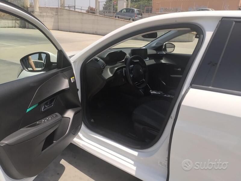 Usata Peugeot 208 101 CV (74 kW) 2022 Bianco Utilitaria