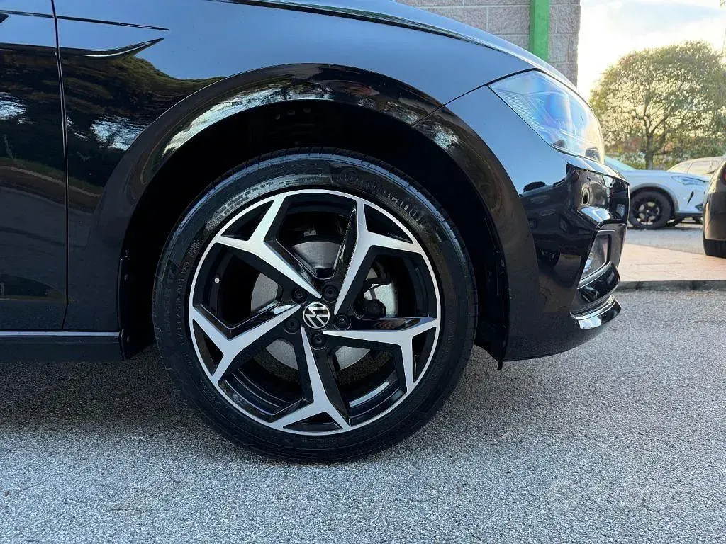Usata VW Polo R-line 110 CV (80 kW) 2022 Nero Utilitaria