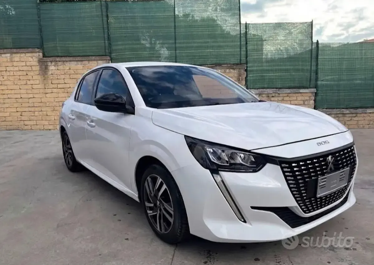 Usata Peugeot 208 GT-line 101 CV (74 kW) 2021 Bianco Utilitaria