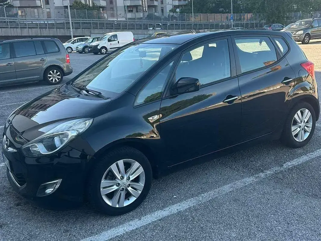 Usata Hyundai ix20 Comfort 77 CV (56 kW) 2011 Nero Utilitaria