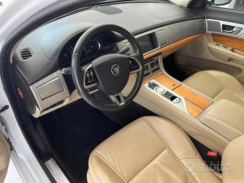 Usata Jaguar XF Luxury 200 CV (147 kW) 2014 Bianco Berlina