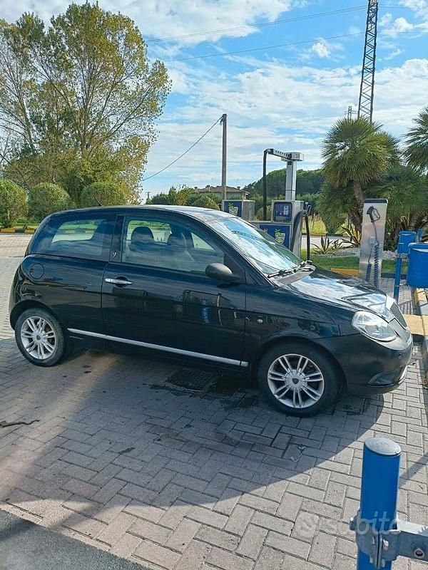 Usata Lancia Ypsilon 60 CV (44 kW) 2009 Nero Utilitaria