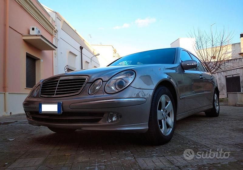 Usata Mercedes E270 Avantgarde 177 CV (130 kW) 2002 Grigio Berlina