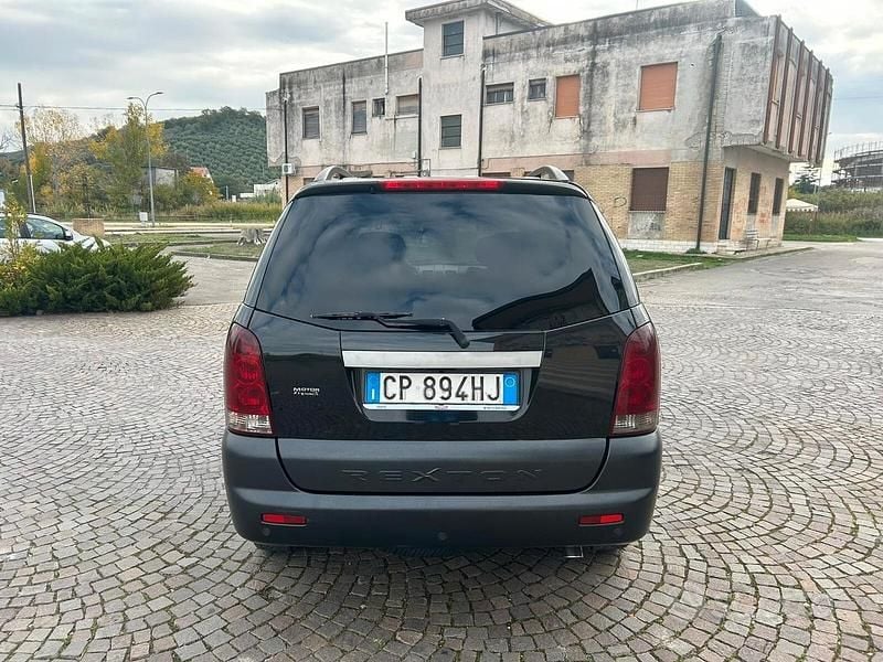 Usata SsangYong Rexton 165 CV (121 kW) 2005 Nero SUV