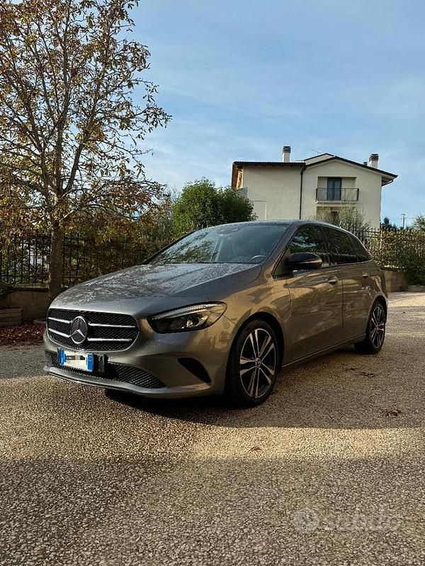 Grigio Usata 2020 Mercedes B180 Monovolume | 20.499 € (Buon prezzo) - Immagine 1/4