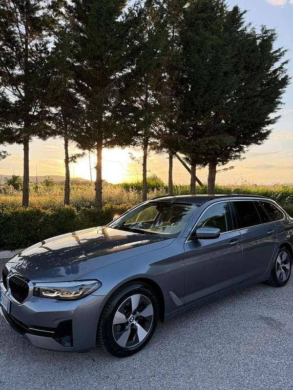 Grigio Usata 2022 BMW 520 Efficient Dynamics Station wagon | 29.900 € (Ottimo prezzo) - Immagine 1/4