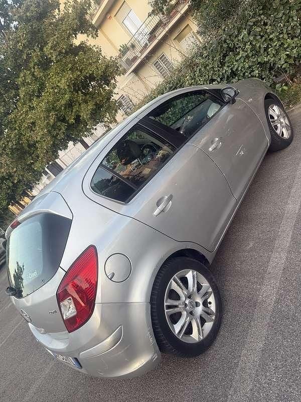 Usata Opel Corsa Enjoy 90 CV (66 kW) 2010 Berlina