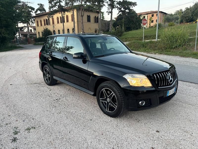 Nero Usata 2009 Mercedes GLK220 SUV | 6500 € (Buon prezzo) - Immagine 1/4