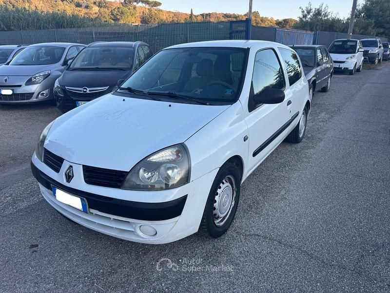 Bianco Usata 2004 Renault Clio II Furgone | 1600 € (Cara) - Immagine 1/4