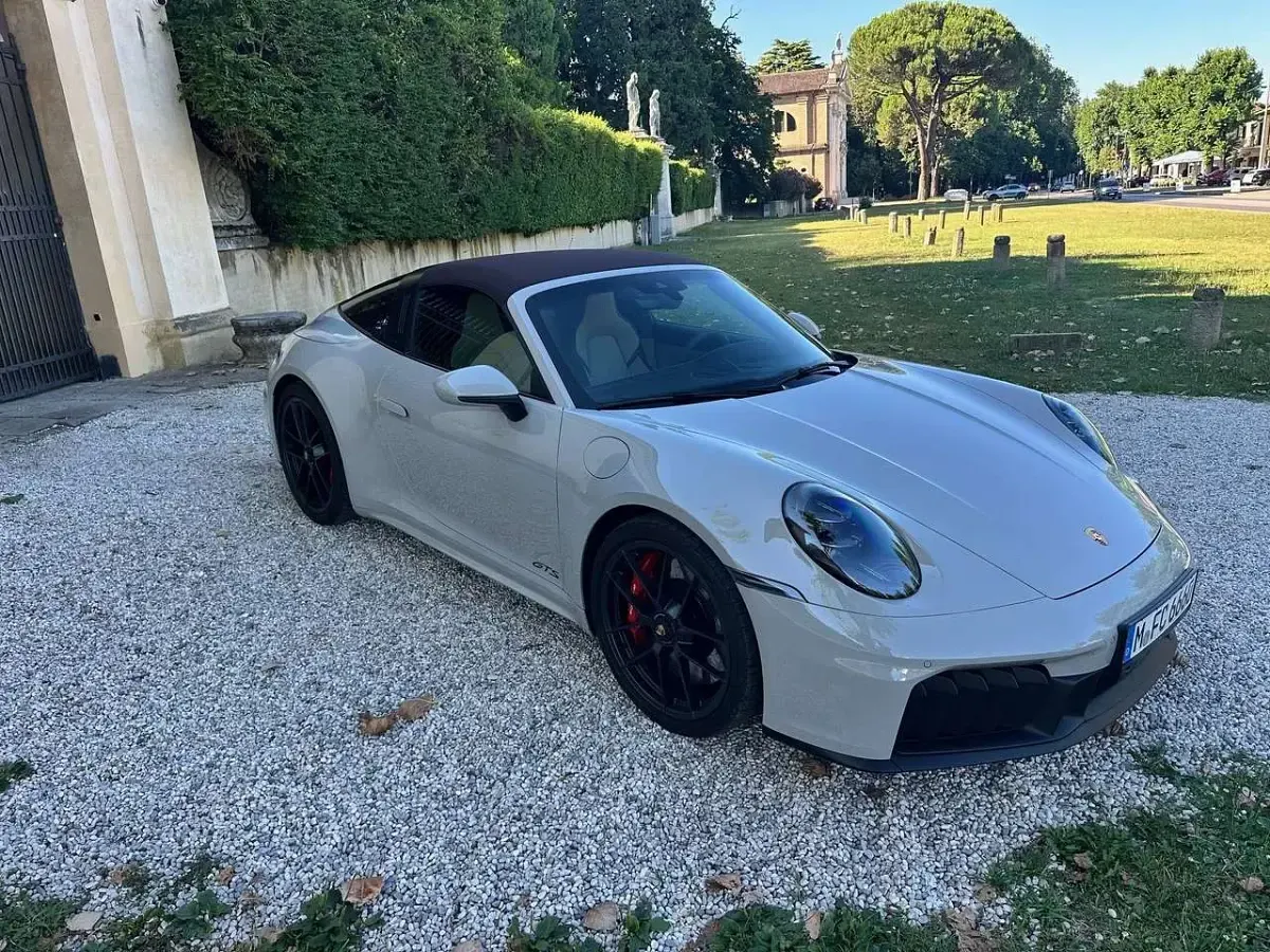 Usata Porsche 992 541 CV (397 kW) 2025 Bianco Cabrio