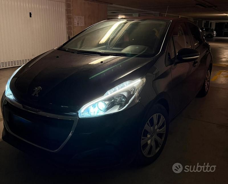 Usata Peugeot 208 Allure 101 CV (74 kW) 2019 Utilitaria