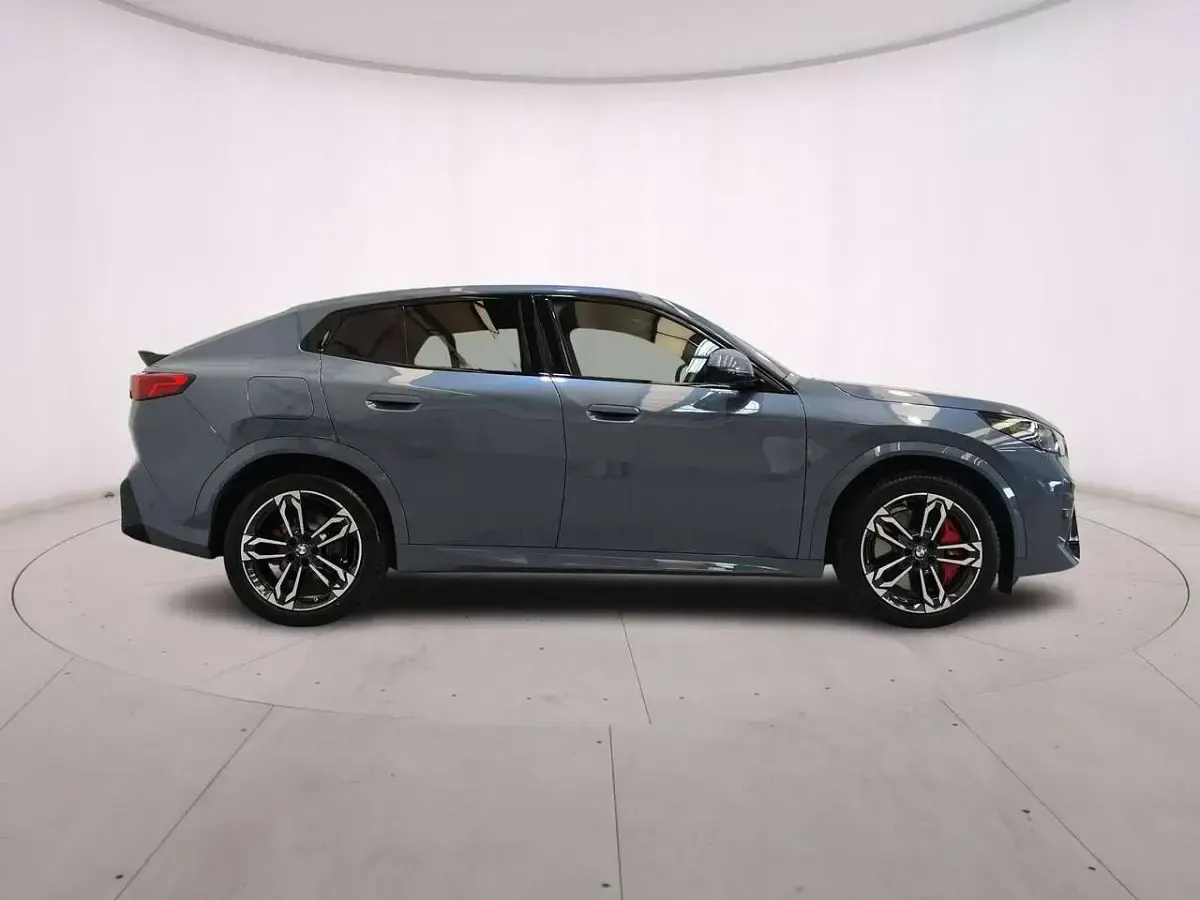 Usata BMW iX2 M Sport 150 kW (204 CV) 2025 Storm bay SUV