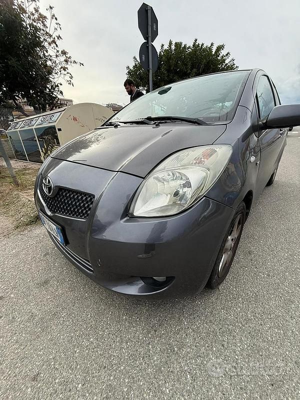 Usata Toyota Yaris 2008 Grigio Utilitaria