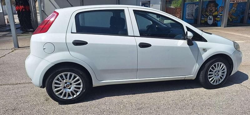 Usata Fiat Punto Street 75 CV (55 kW) 2015 Bianco Utilitaria