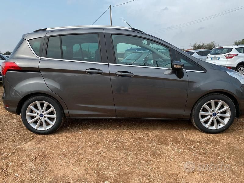 Usata Ford B-MAX Titanium 95 CV (69 kW) 2017 Grigio Monovolume