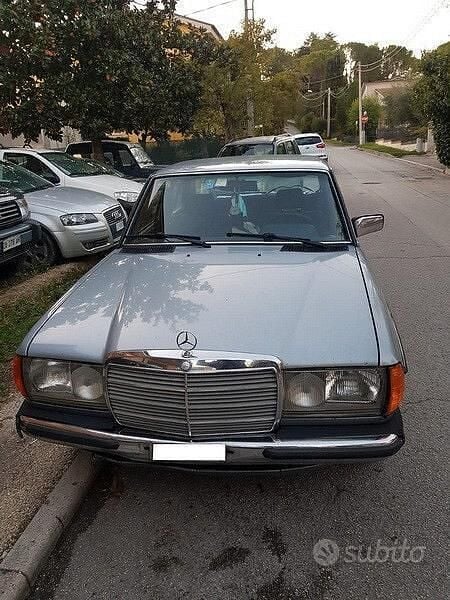 Usata Mercedes 200 920 CV (676 kW) 1984 Grigio Berlina