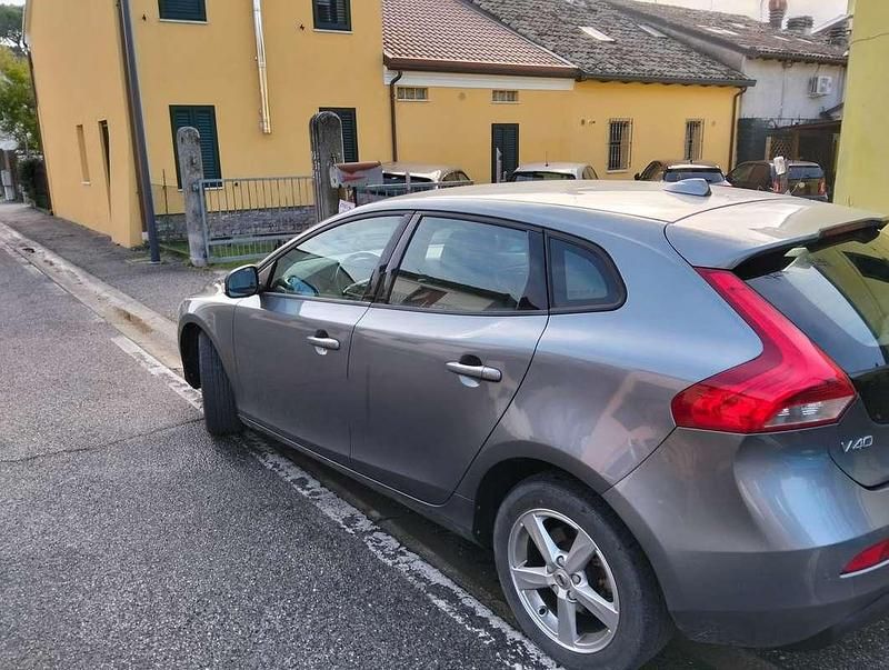 Usata Volvo V40 Kinetic 120 CV (88 kW) 2017 Grigio Station wagon