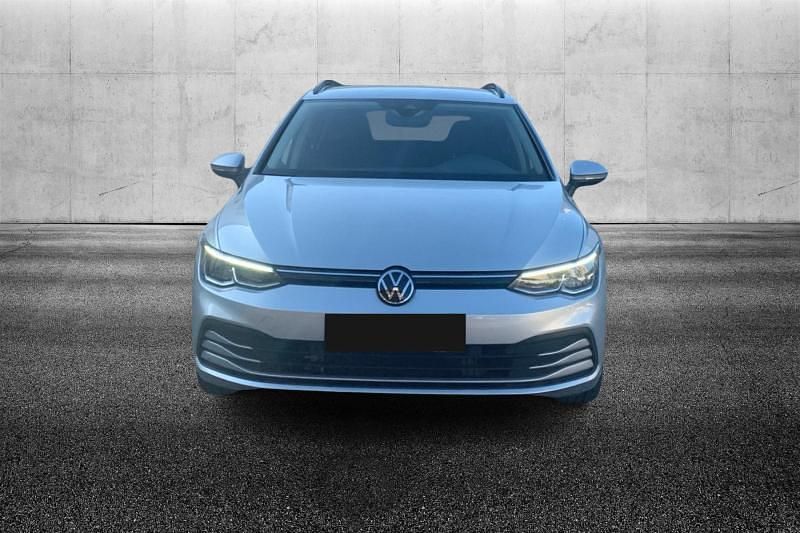 Usata VW Golf VIII Life 116 CV (85 kW) 2022 Argento metallizzato Station wagon