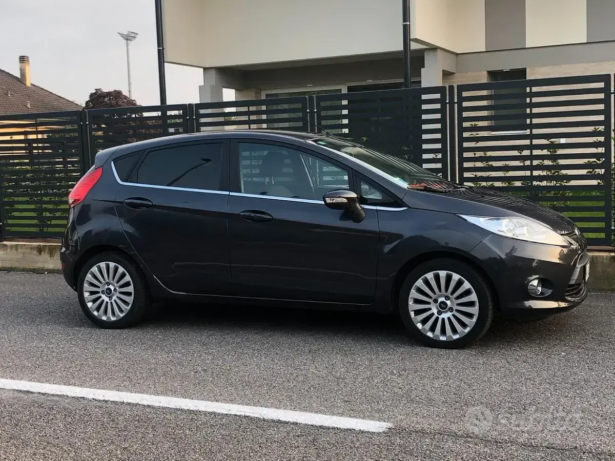 Usata Ford Fiesta 82 CV (60 kW) 2009 Utilitaria