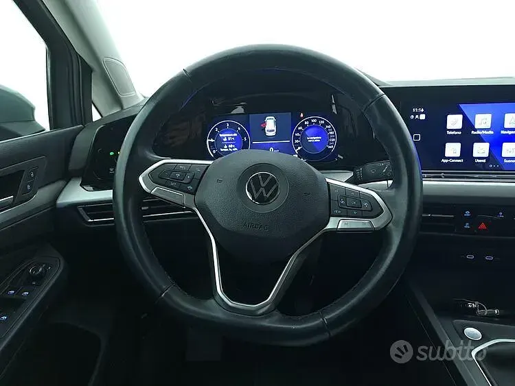 Usata VW Golf VIII Life 116 CV (85 kW) 2022 Grigio Station wagon