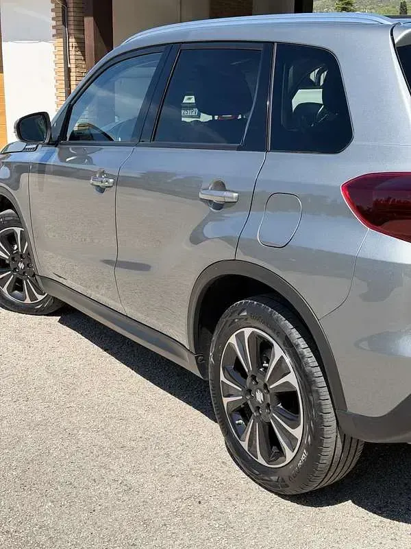 Usata Suzuki Vitara 102 CV (75 kW) 2023 Grigio SUV