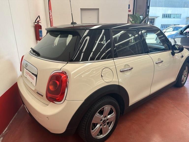 Usata Mini Cooper D Business 116 CV (85 kW) 2015 Bianco Utilitaria