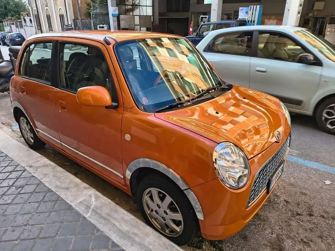 Usata Daihatsu Trevis 58 CV (42 kW) 2009 Arancione Utilitaria