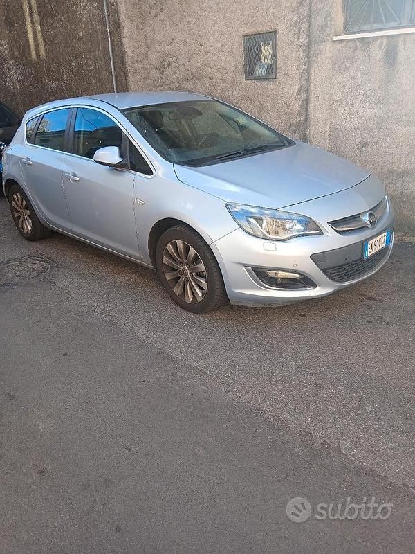 Usata Opel Astra 165 CV (121 kW) 2015 Grigio Berlina