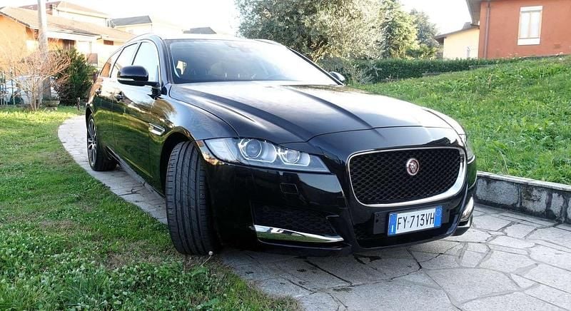 Usata Jaguar XF Sportbrake Portfolio 179 CV (131 kW) 2018 Nero Station wagon