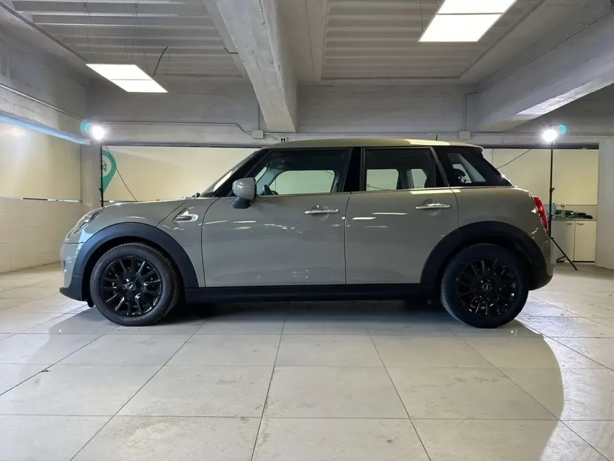 Usata Mini ONE 75 CV (55 kW) 2020 Grigio Utilitaria