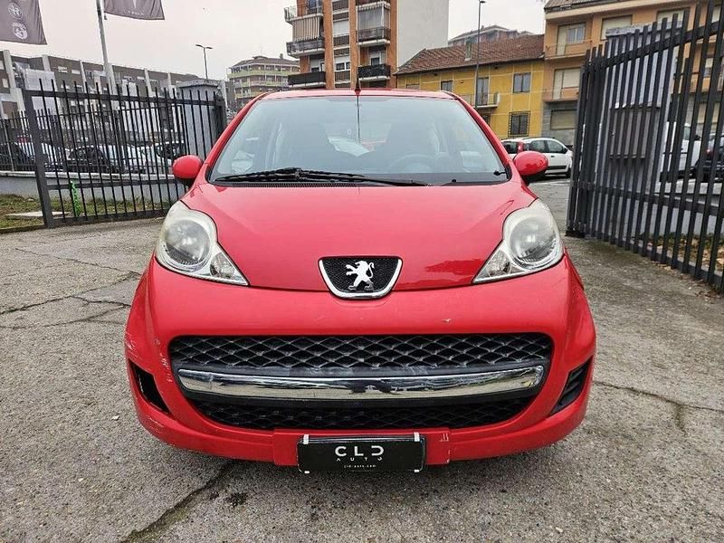 Usata Peugeot 107 Access 68 CV (50 kW) 2012 Rosso Utilitaria