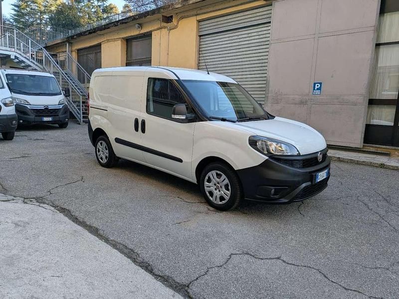 Bianco Usata 2020 Fiat Doblò Lounge Monovolume | 13.400 € (Buon prezzo) - Immagine 1/4