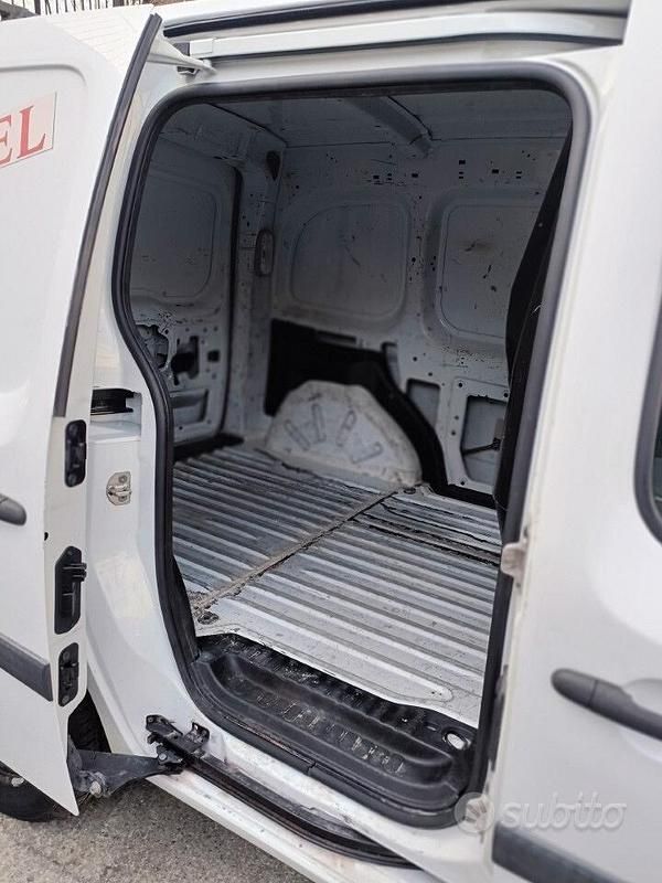 Usata Renault Kangoo 90 CV (66 kW) 2011 Bianco Monovolume