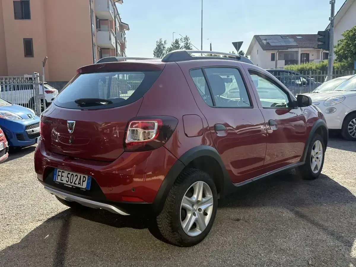 Usata Dacia Sandero Prestige 90 CV (66 kW) 2016 Arancione Berlina