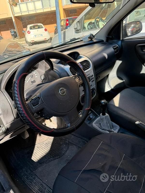 Usata Opel Corsa 75 CV (55 kW) 2005 Utilitaria