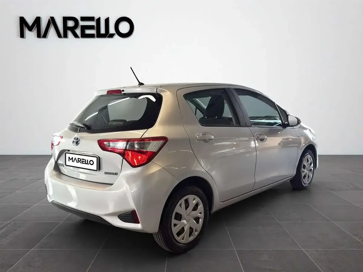 Usata Toyota Yaris Active 101 CV (74 kW) 2017 Grigio alluminio Utilitaria