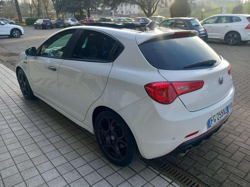Usata Alfa Romeo Giulietta Veloce 241 CV (177 kW) 2016 Bianco Utilitaria