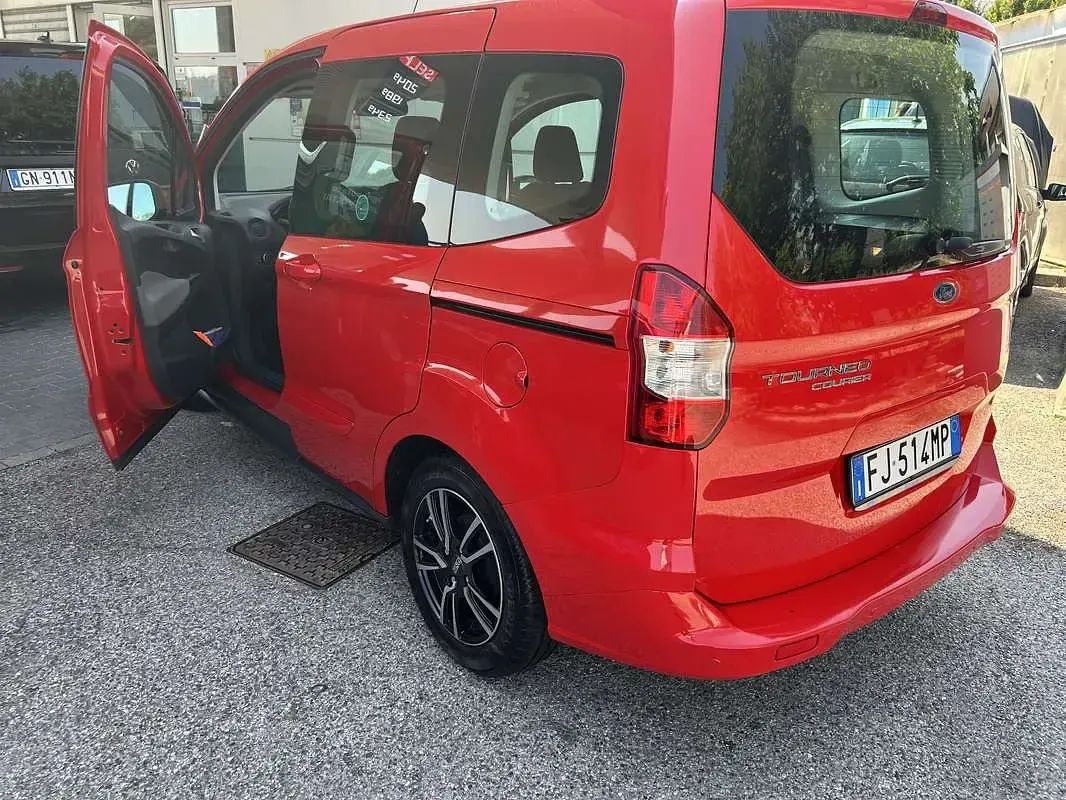 Usata Ford Tourneo Courier Titanium 75 CV (55 kW) 2017 Monovolume