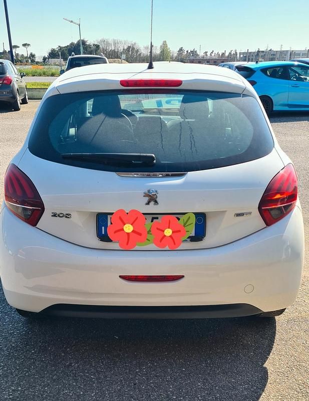 Usata Peugeot 208 81 CV (59 kW) 2016 Bianco Utilitaria