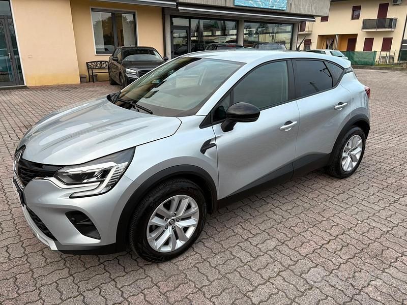 Usata Renault Captur 91 CV (66 kW) 2022 Grigio SUV