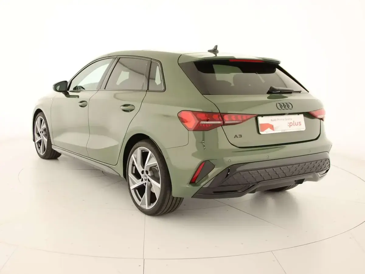 Usata Audi A3 S-Line 150 CV (110 kW) 2025 Verde distretto metallizzato Berlina