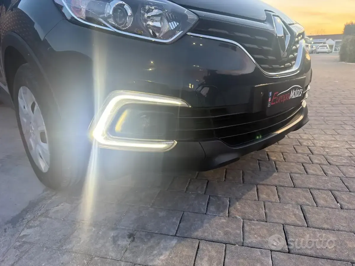 Usado Renault Captur Bose Edition 90 CV (66 kW) 2018 Gris SUV
