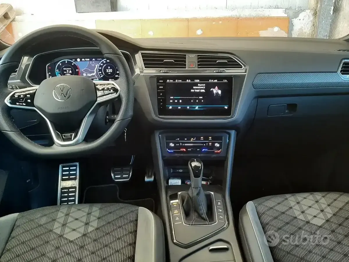 Usata VW Tiguan R-line 150 CV (110 kW) 2023 Bianco SUV