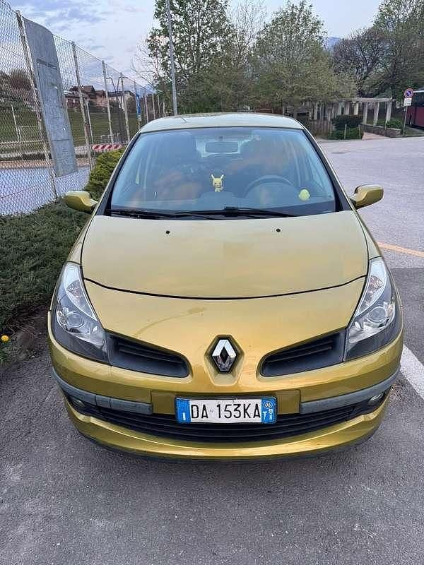 Usata Renault Clio III 75 CV (55 kW) 2006 Oro Berlina