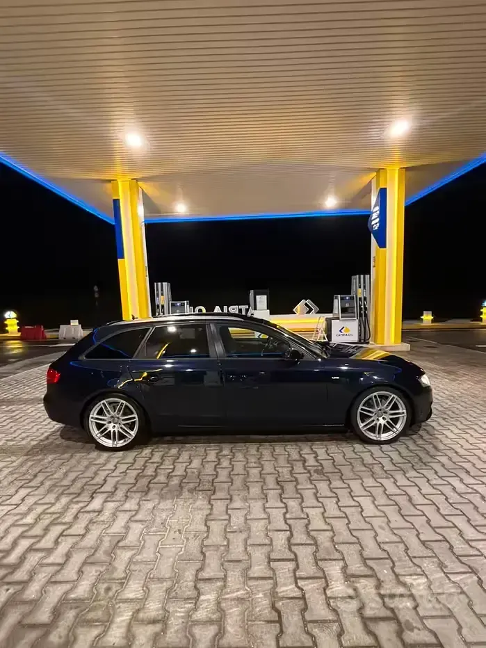 Usado Audi A4 143 CV (105 kW) 2013 Azul Familiar