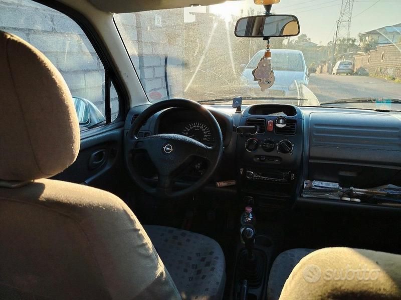 Usata Opel Agila 75 CV (55 kW) 2000 Grigio Monovolume